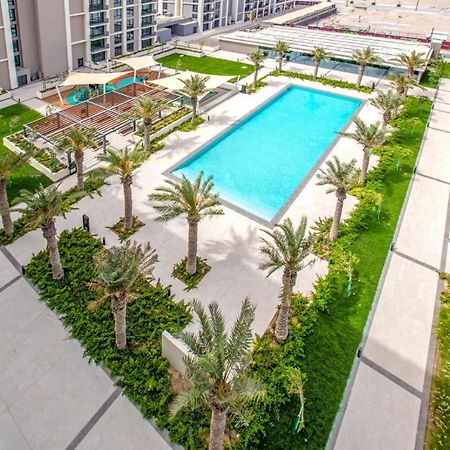 A Luxury Aprt 2 Bedrooms Balcony With Wonderful View Mall Access Hi Speed Wifi Beach Access & Much More For Family Only Samaheej Exterior foto