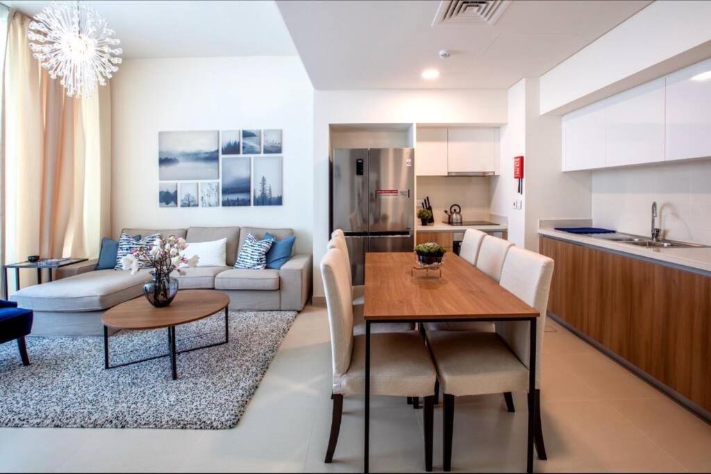 A Luxury Aprt 2 Bedrooms Balcony With Wonderful View Mall Access Hi Speed Wifi Beach Access & Much More For Family Only Samaheej Exterior foto